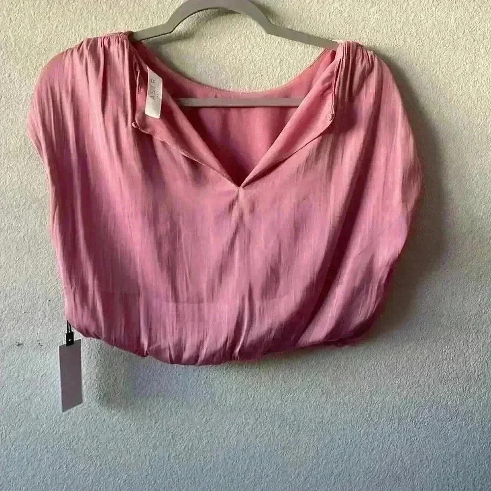 ASTR The Label NWT Pink Riva Pullover Relaxed Crop Top Size S - Picture 4 of 9